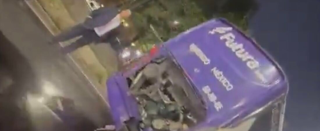 VIDEO: Tráiler choca con camión de turismo en Tlalpan